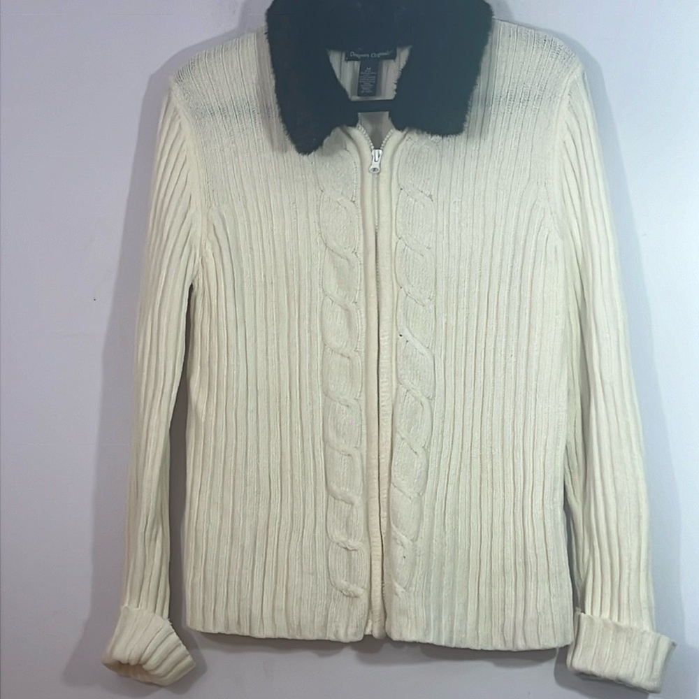 Designers Original ivory colored zippered front sweater/black faux fur collar